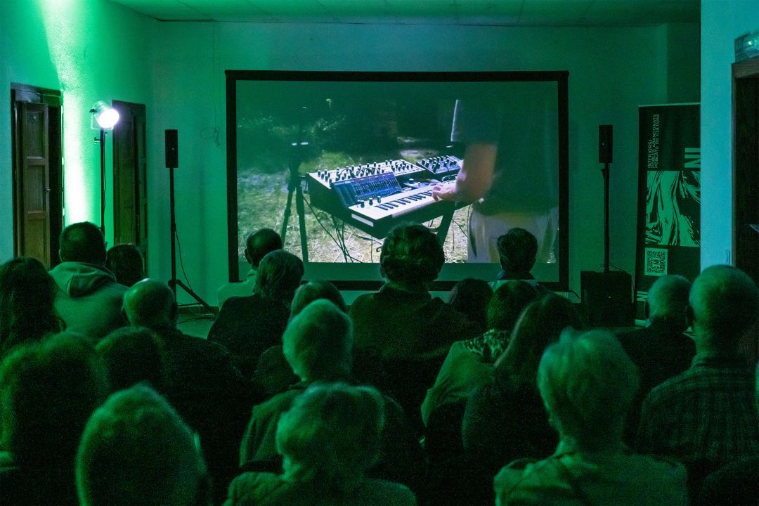 Eventory alquiler de equipos proyecciones para eventos charlas conferencias y galas 